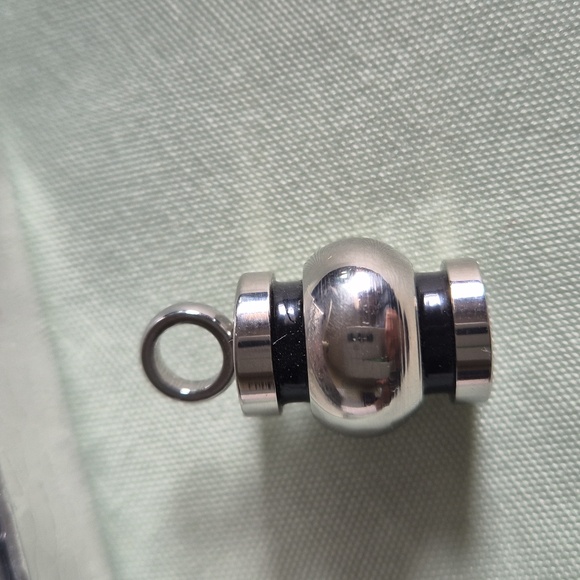 Pendant - Picture 2 of 2